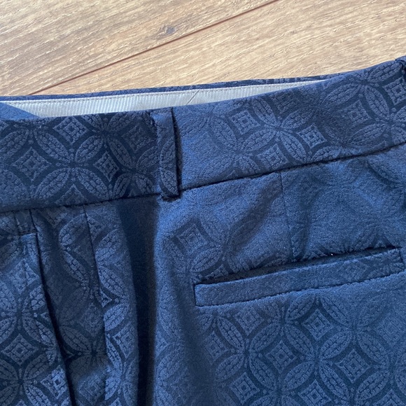 Banana Republic Navy Patterned Capris - Picture 2 of 7